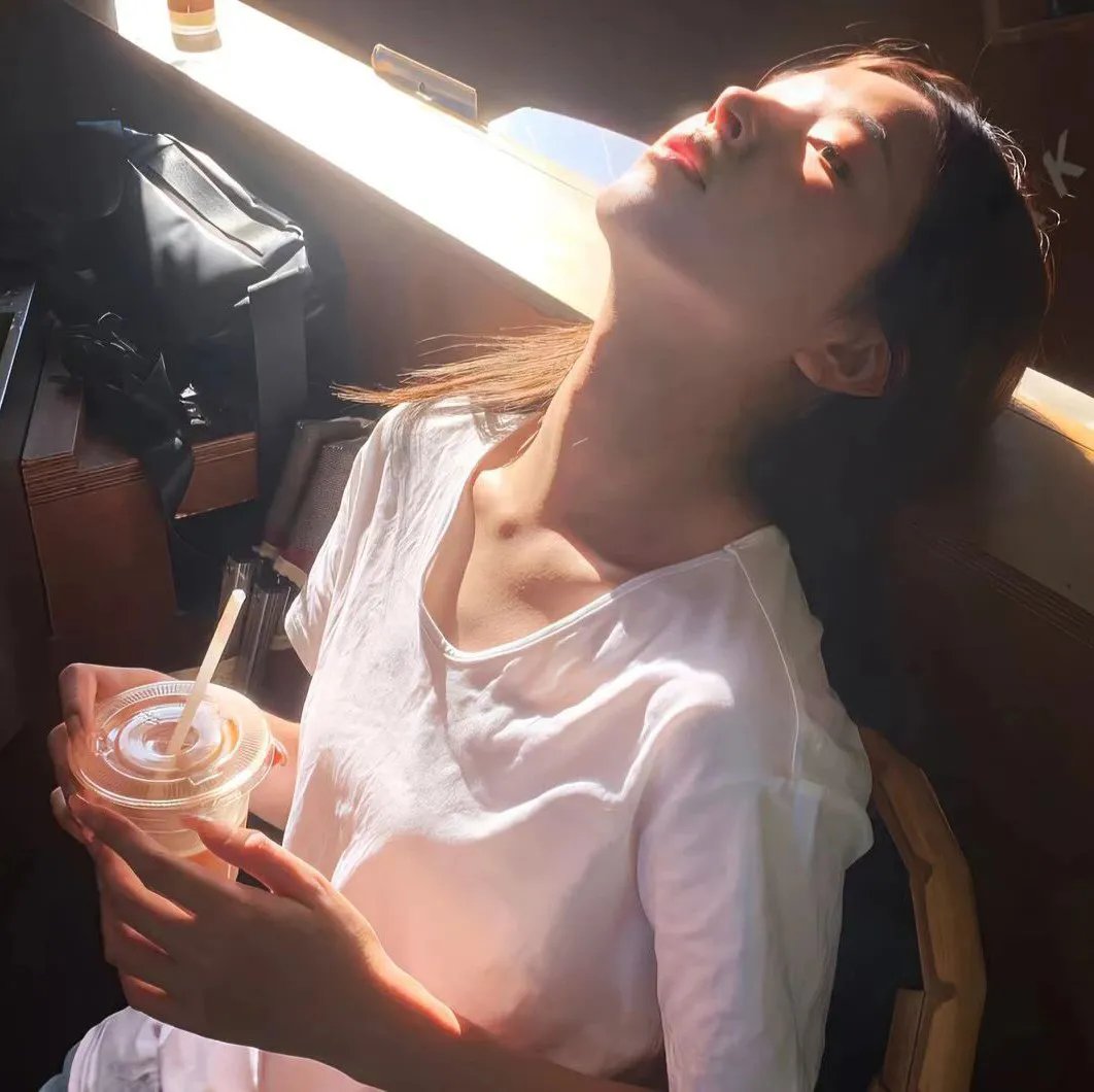 葛妮斯派特洛之风情万种